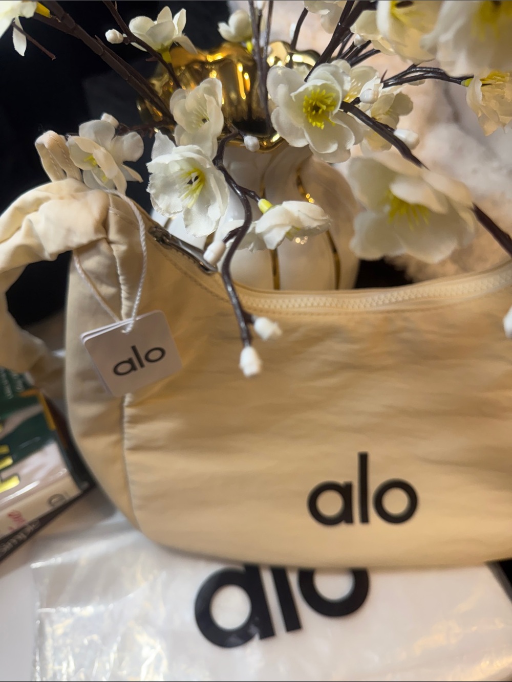 ALO YOGA Cream Shoulder/Crossbody Bag with Ruched Strap - Picture 5 of 16
